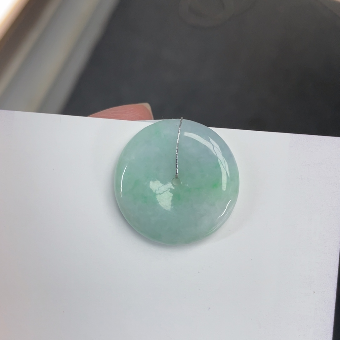 翡翠颈饰未镶嵌平安扣