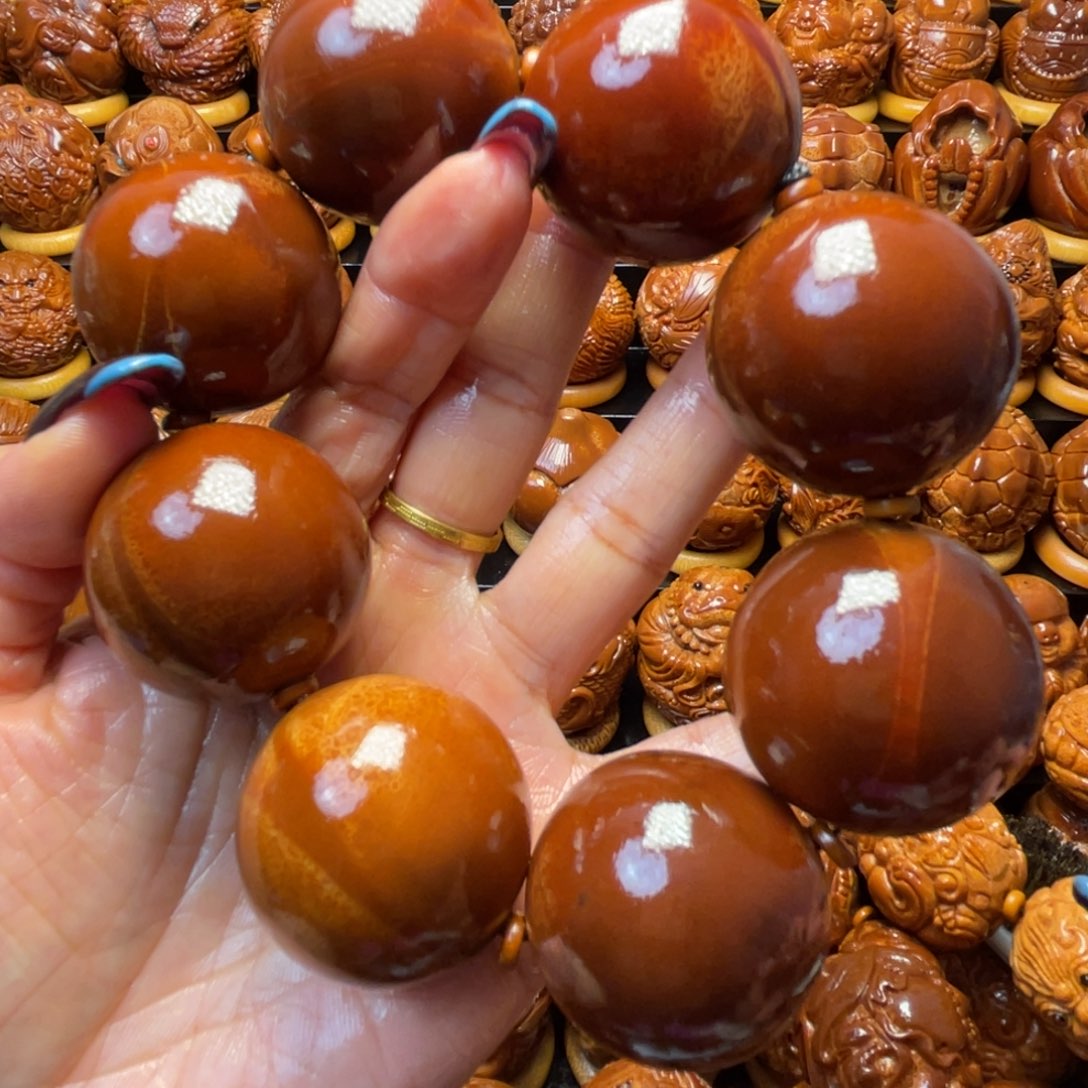 齐***大橄榄核把件橄榄球