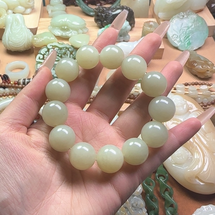 和田玉手串未镶嵌朱**?