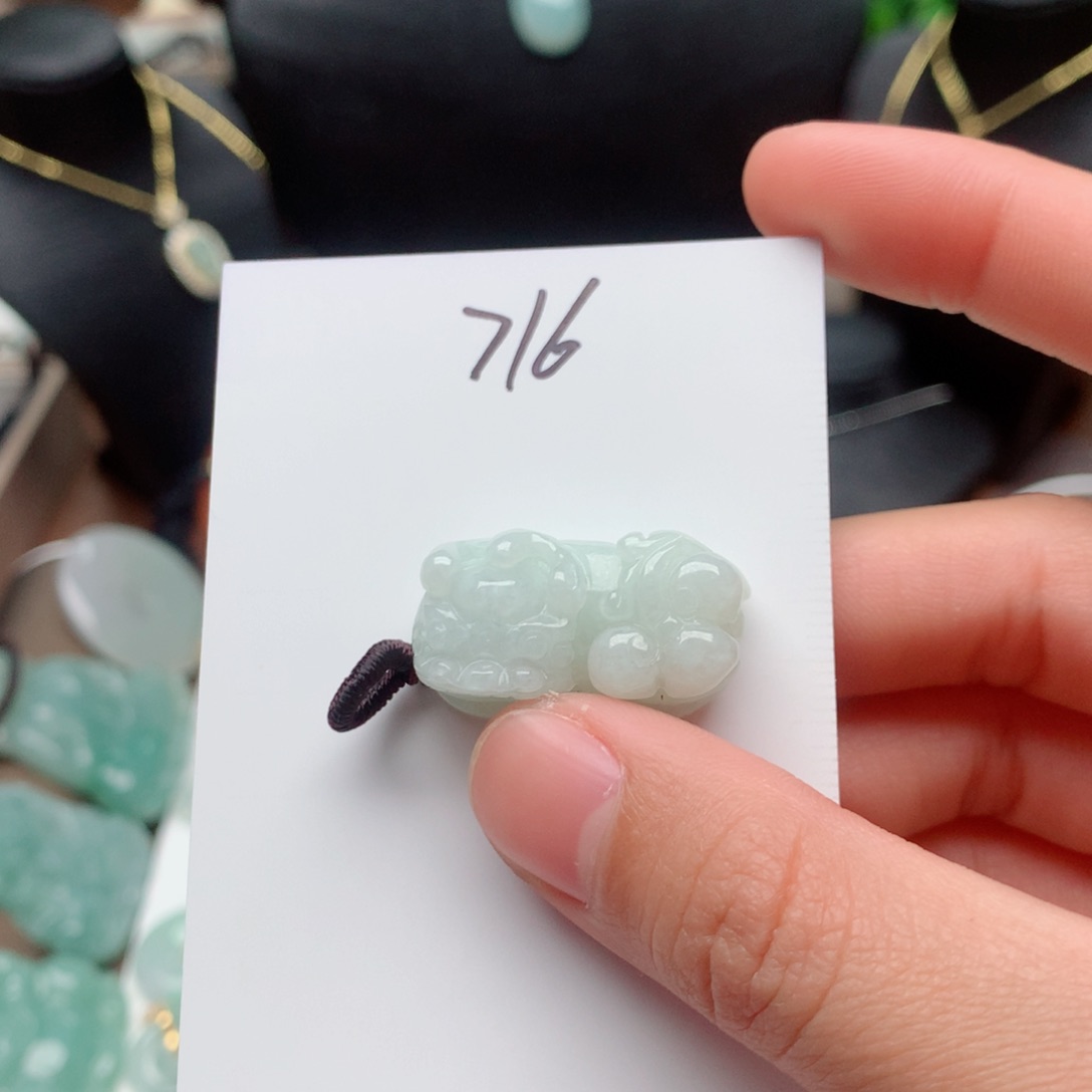翡翠颈饰未镶嵌吊坠
