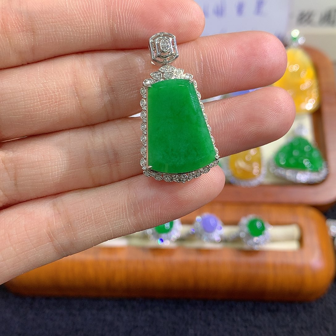 翡翠18K金镶嵌吊坠(不含链)