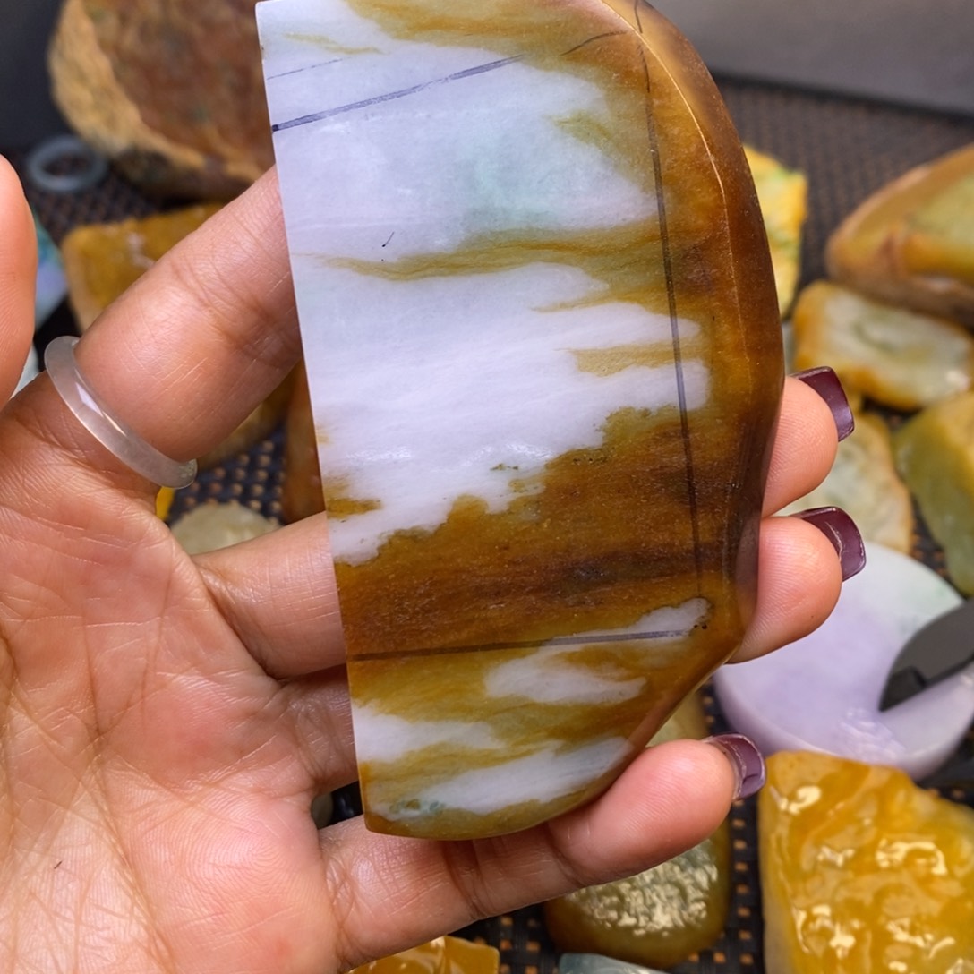 翡翠颈饰未镶嵌翡翠