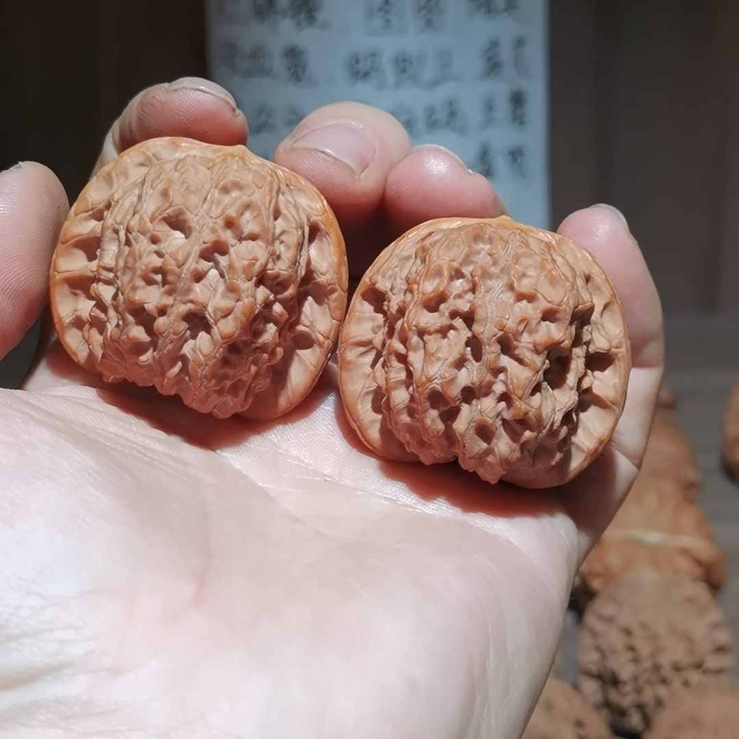 血麒麟核桃  文玩核桃