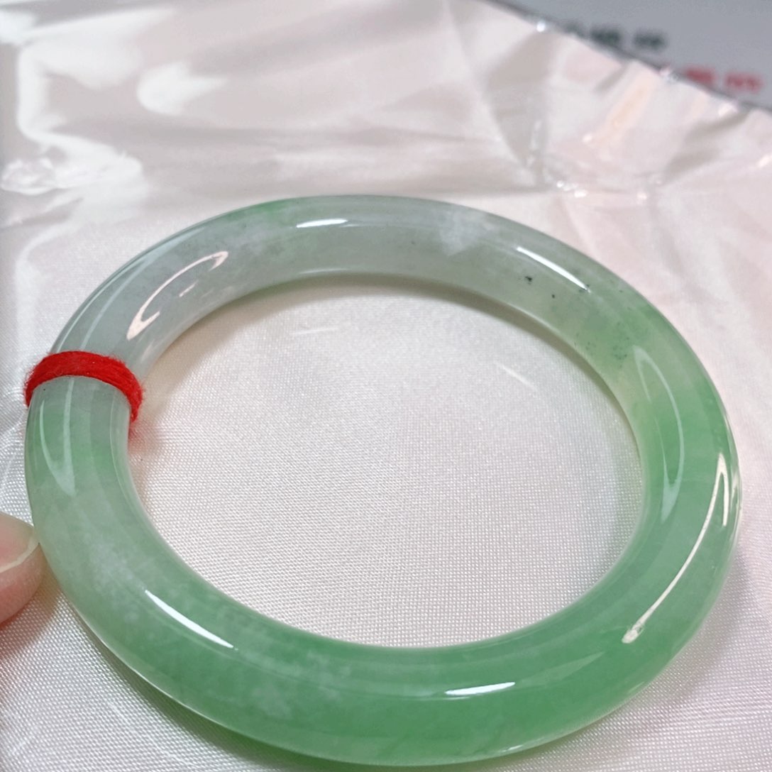 翡翠手镯未镶嵌53.3圈口圆条