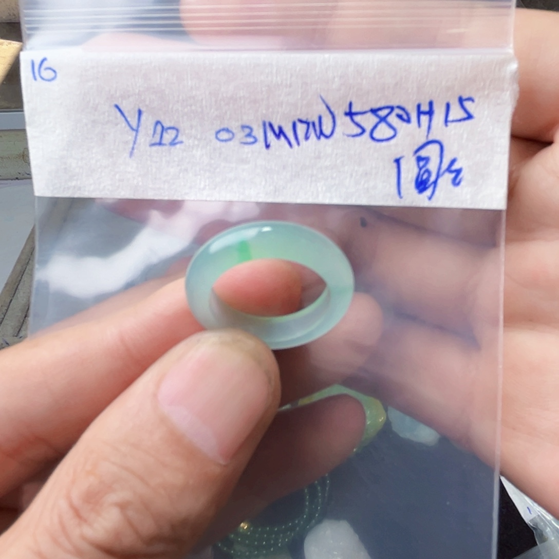 K***圆定制翡翠未镶嵌圈口15号
