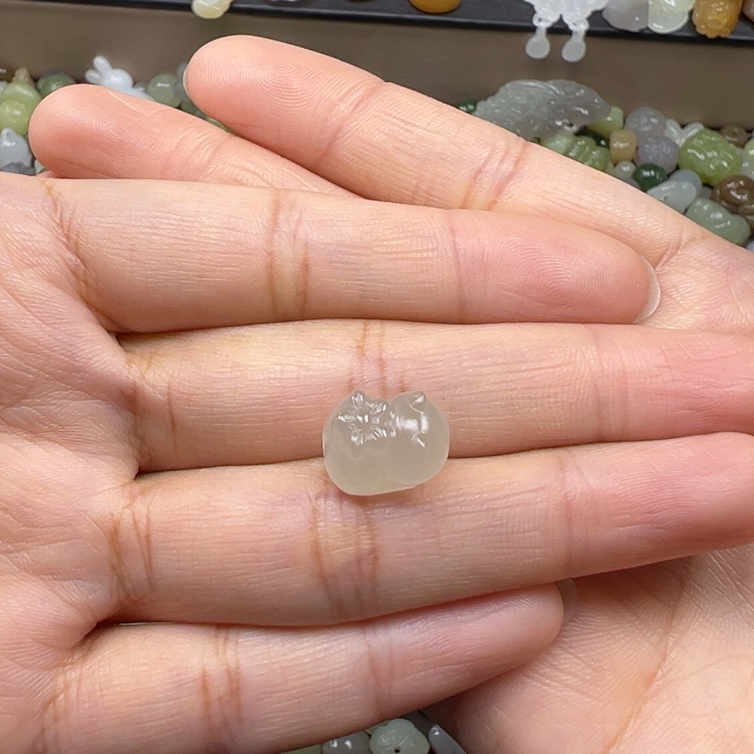 晒***r和田玉未镶嵌颈饰