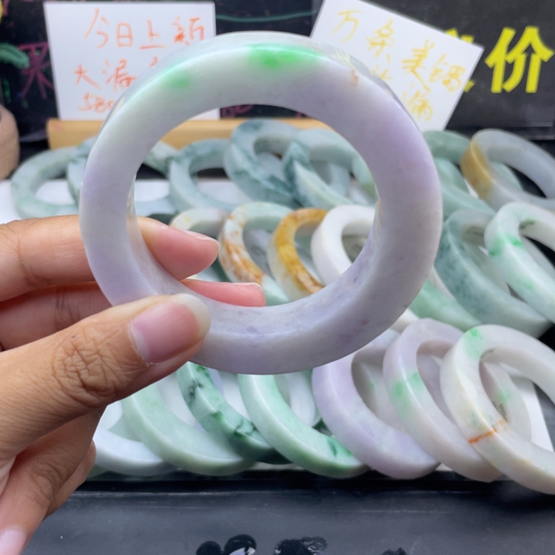 定制翡翠未镶嵌翡翠手镯