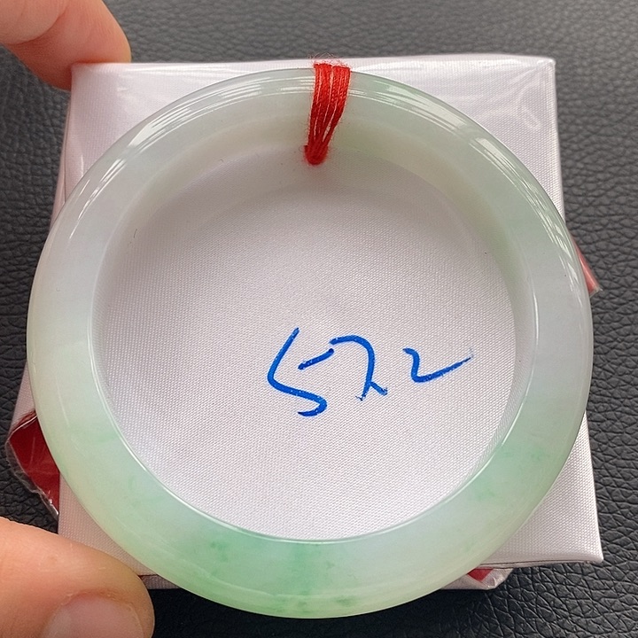 翡翠手镯未镶嵌6胶底飘花小半山6