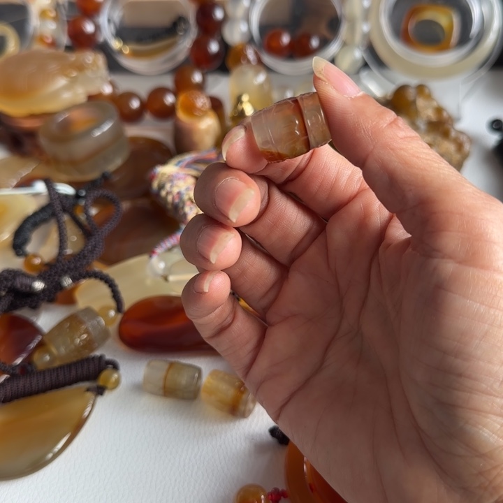 沫***沫玛瑙/玉髓未镶嵌颈饰