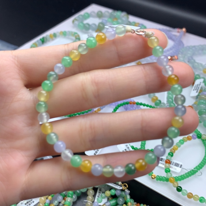 翡翠手镯未镶嵌卡