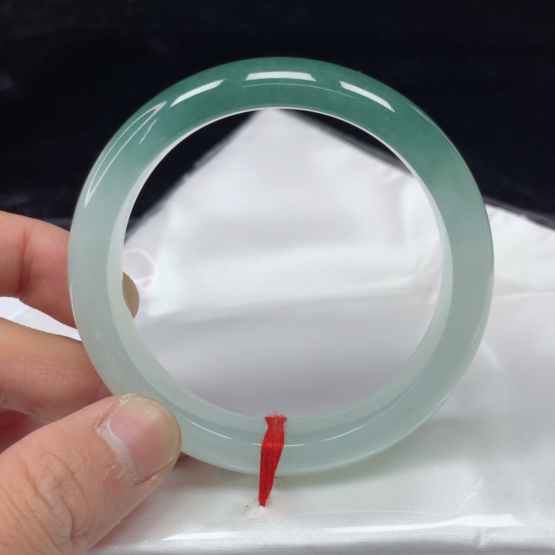 翡翠手镯（圆镯）未镶嵌57.5