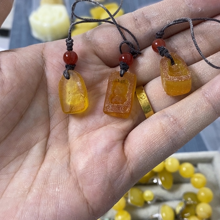 蜜蜡裸石未镶嵌吊坠