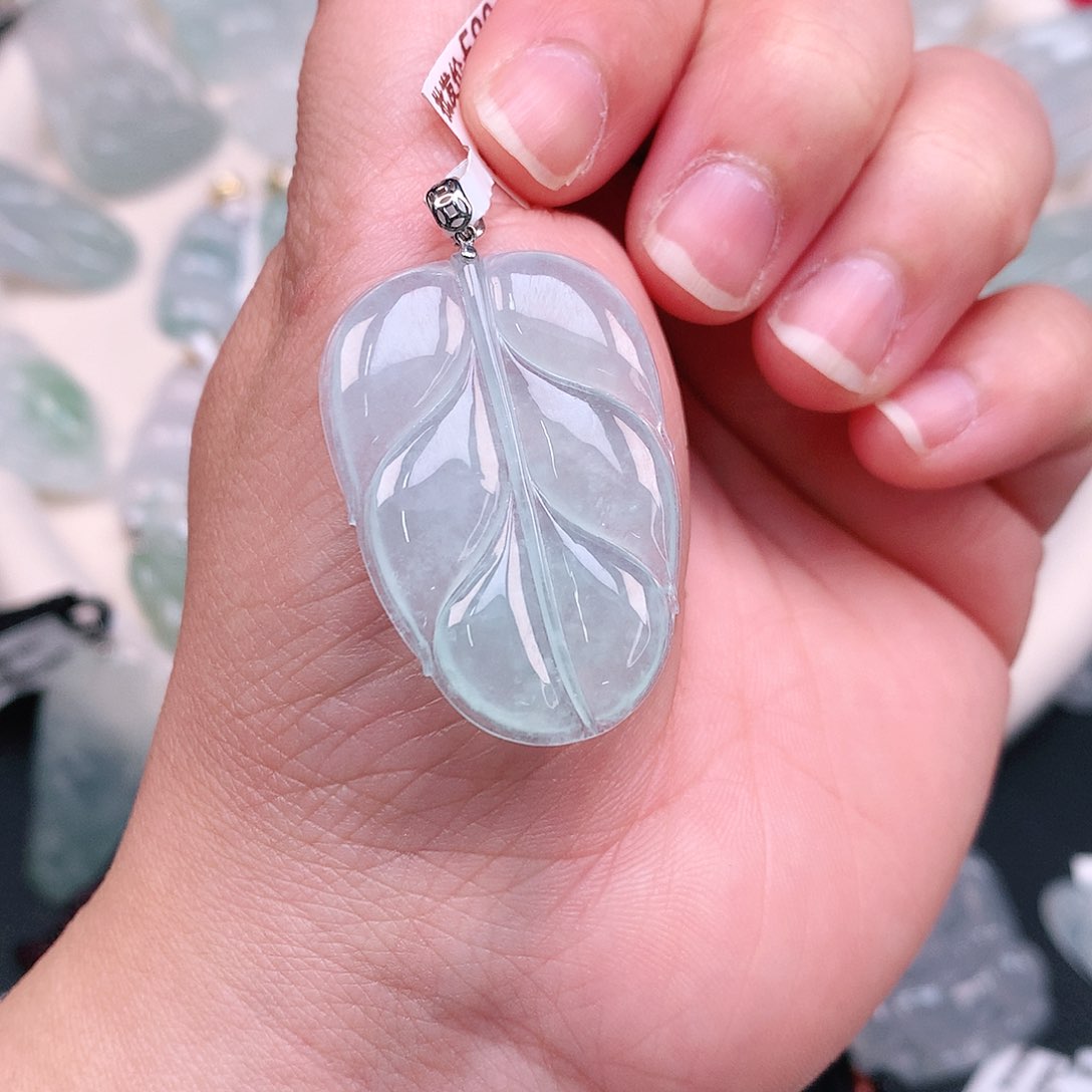 翡翠颈饰18K金镶嵌冰胶晴叶子