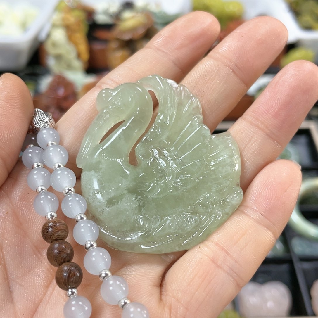 石英质玉颈饰合金