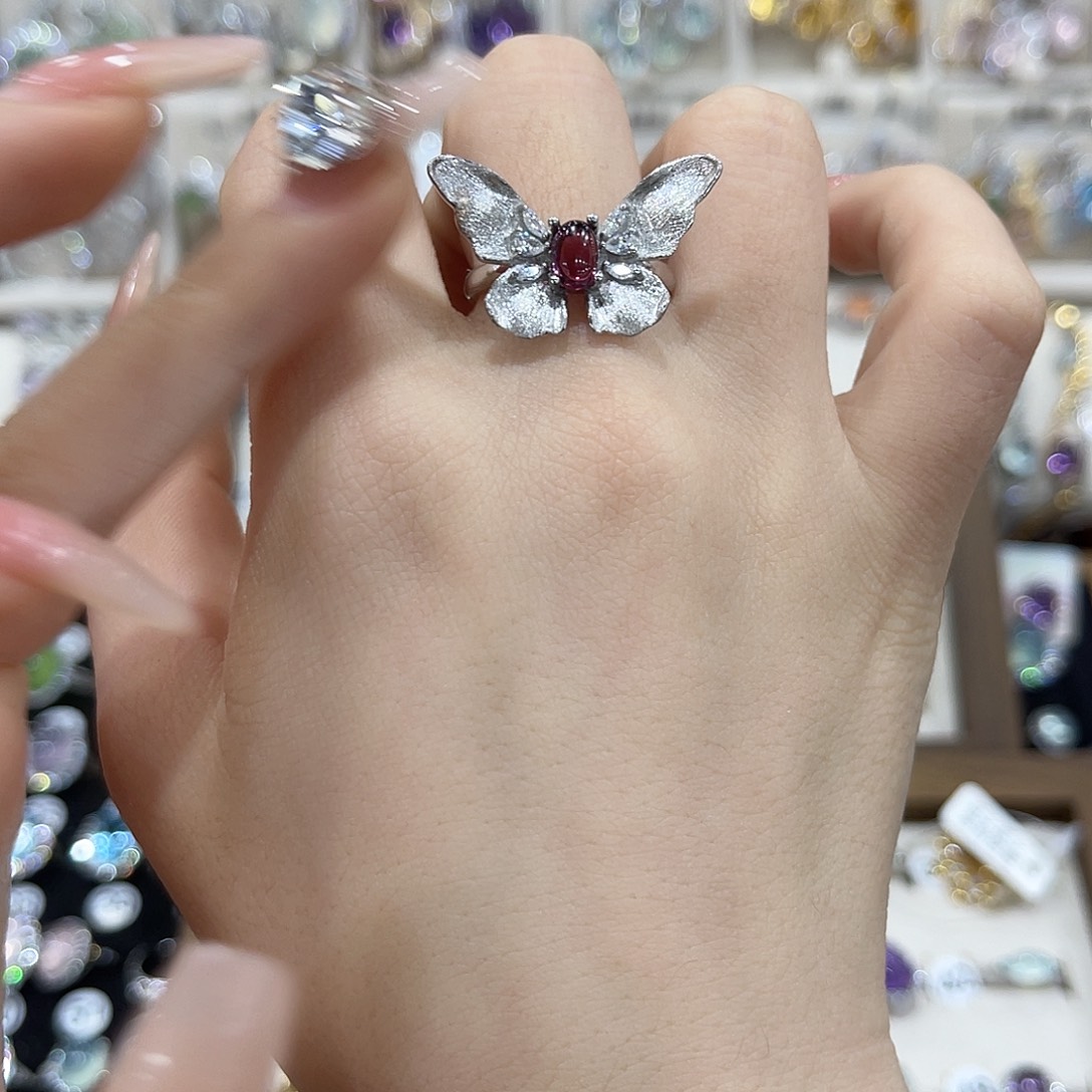 L***y石榴石银S925镶嵌戒指