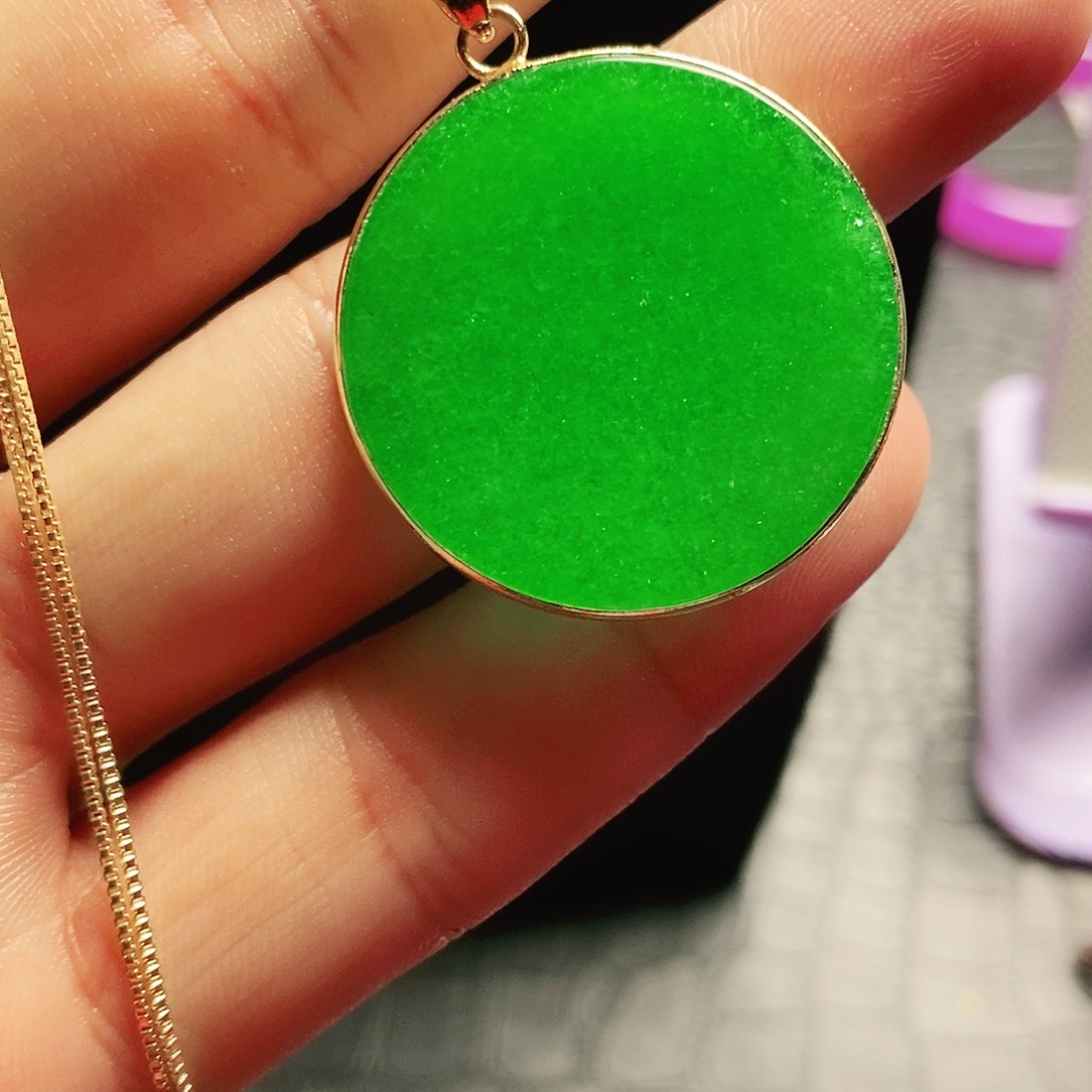 翡翠18K金镶嵌颈饰吊坠