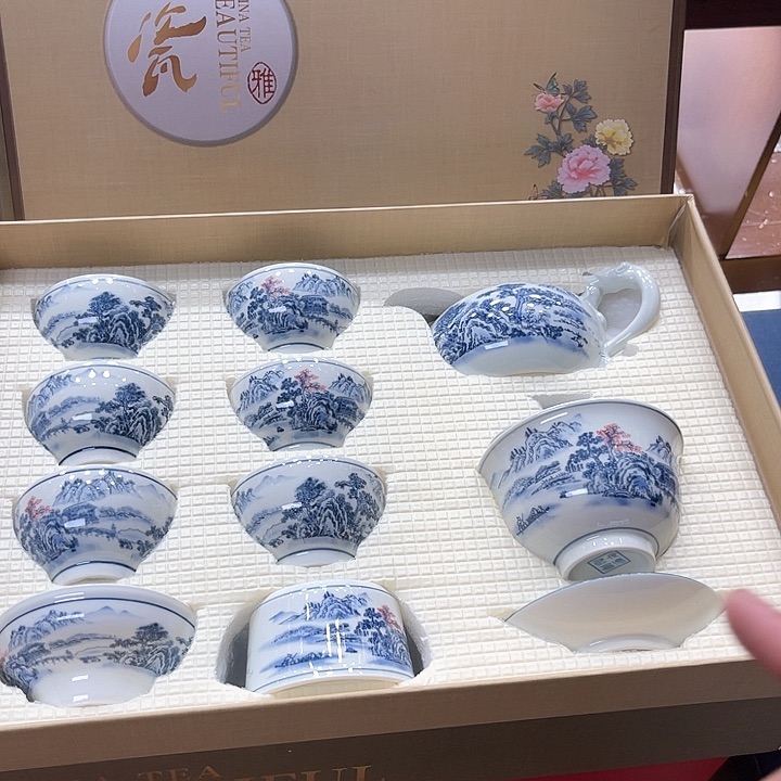 孤品茶具套装等。
