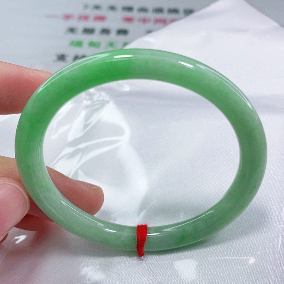 翡翠手镯未镶嵌53.6圈口圆条