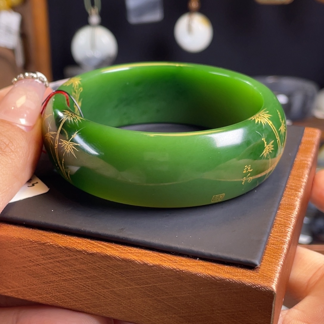 和田玉未镶嵌手镯