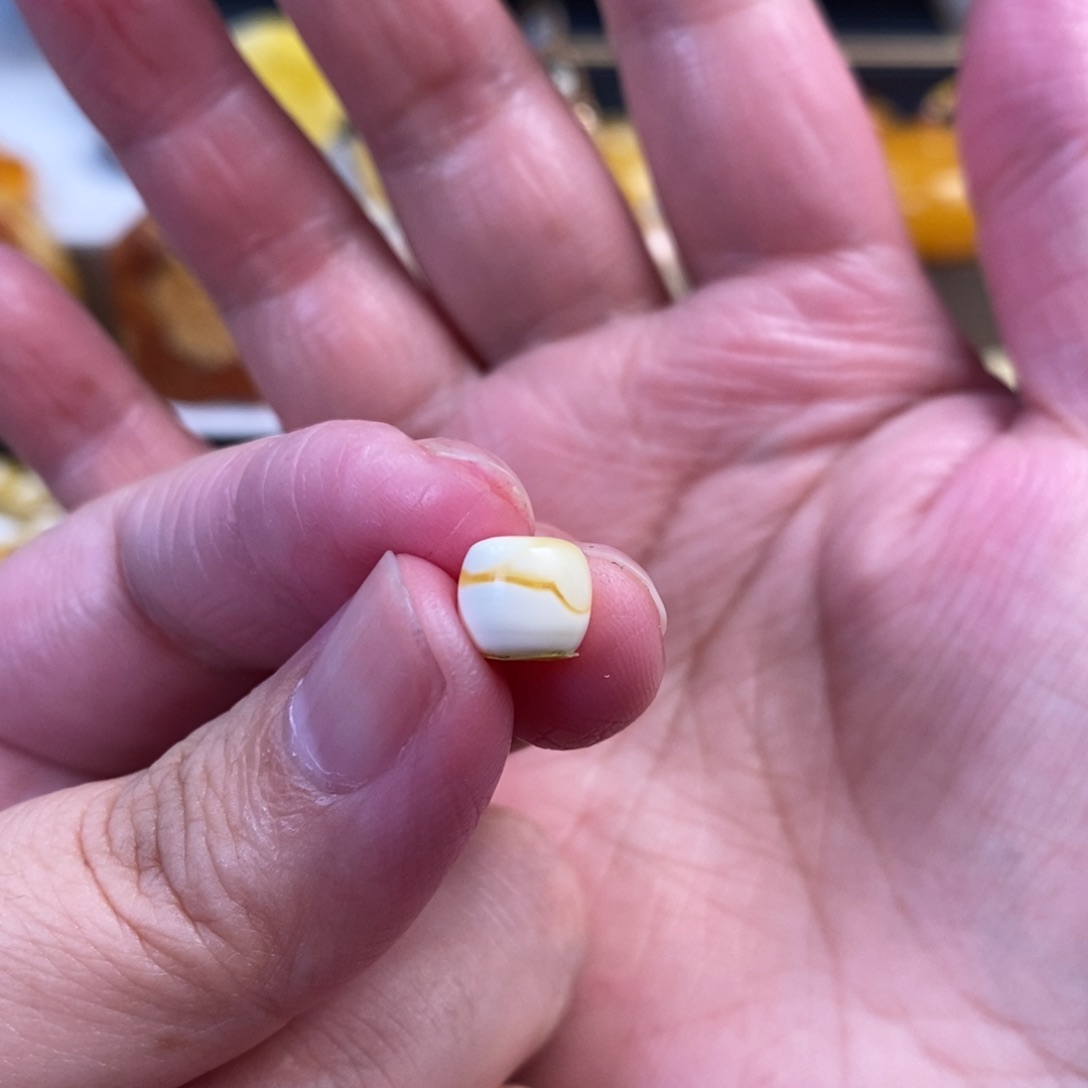 未镶嵌蜜蜡裸石瓷白老型单珠7.6