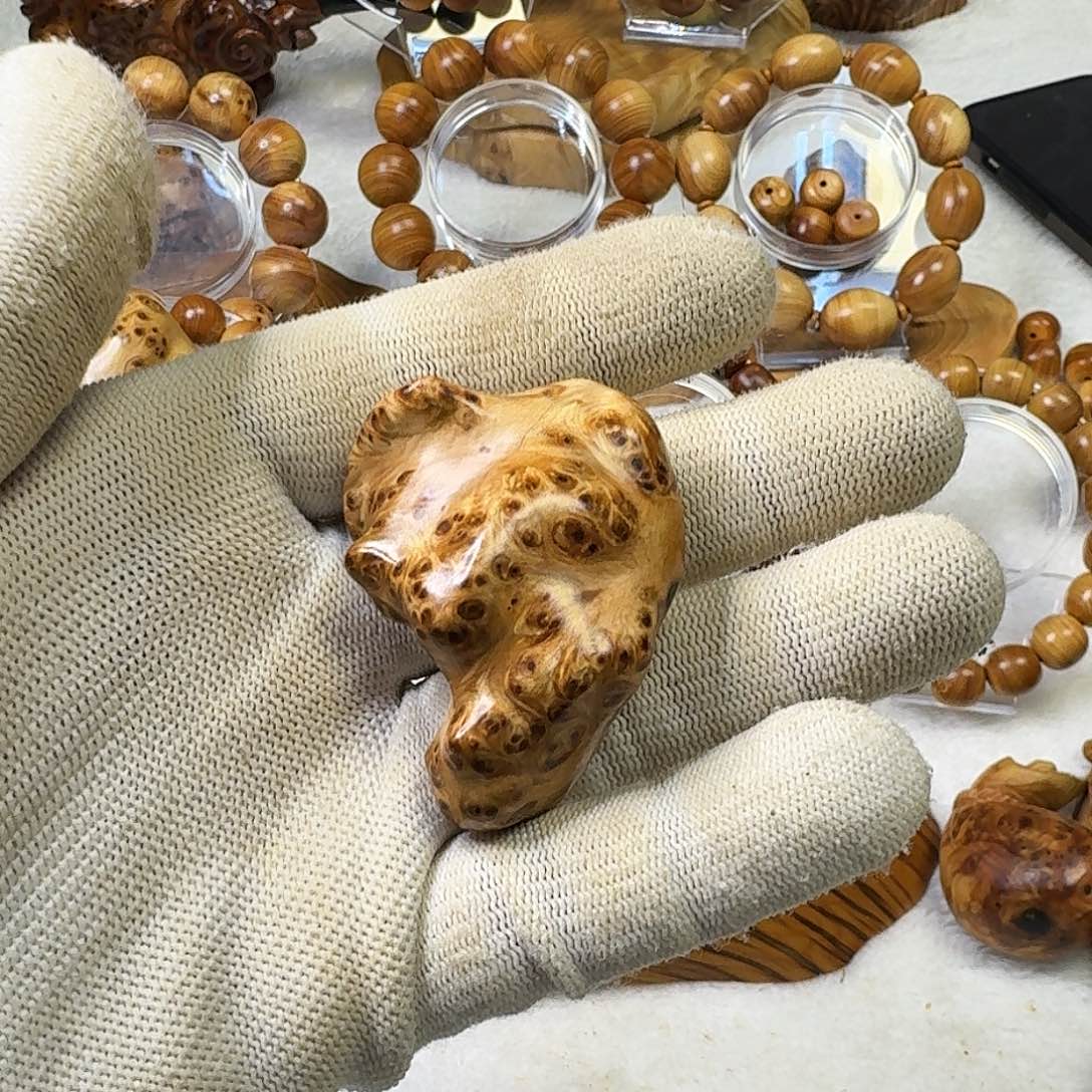 柏木K**C太行崖柏留疤把件