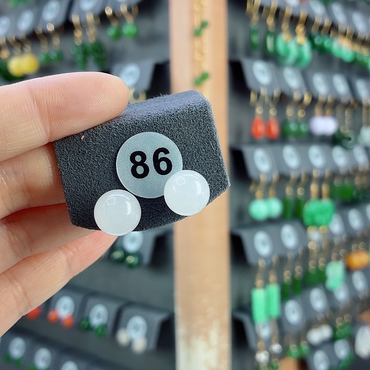 和田玉18K金镶嵌耳饰