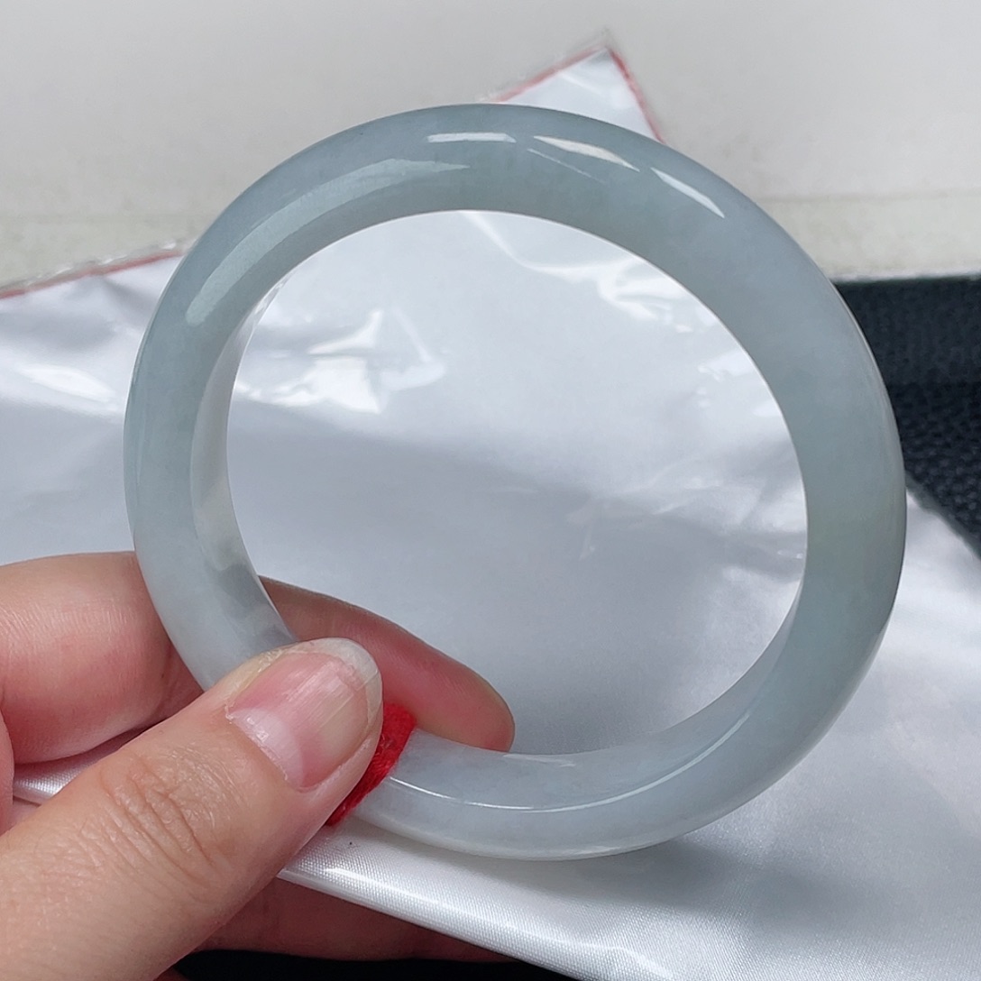 翡翠手镯未镶嵌60圈