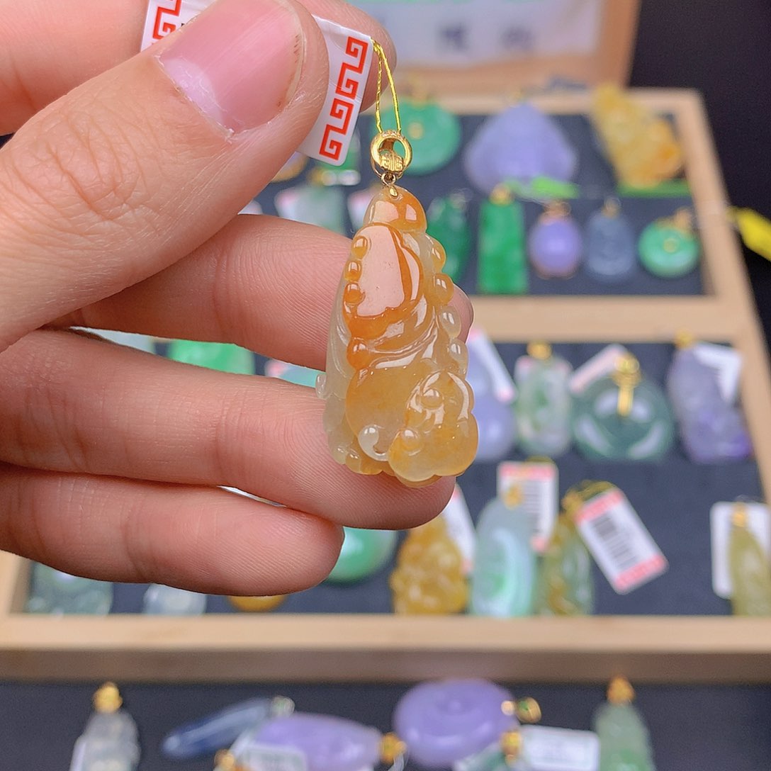 翡翠颈饰18K金镶嵌翡翠
