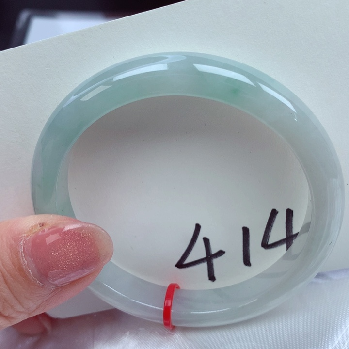 翡翠手镯未镶嵌翡翠