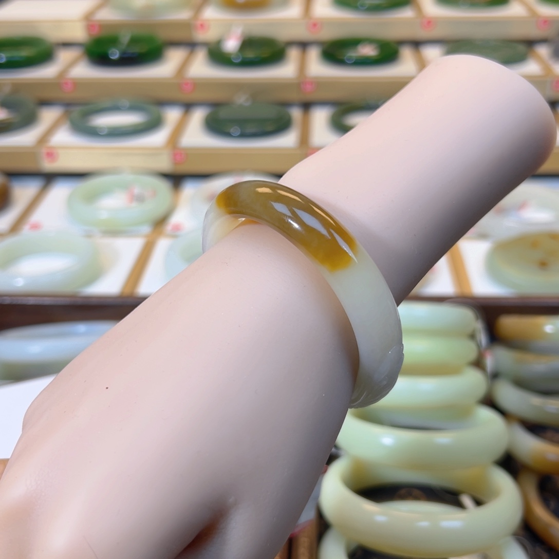 和田玉手镯未镶嵌3