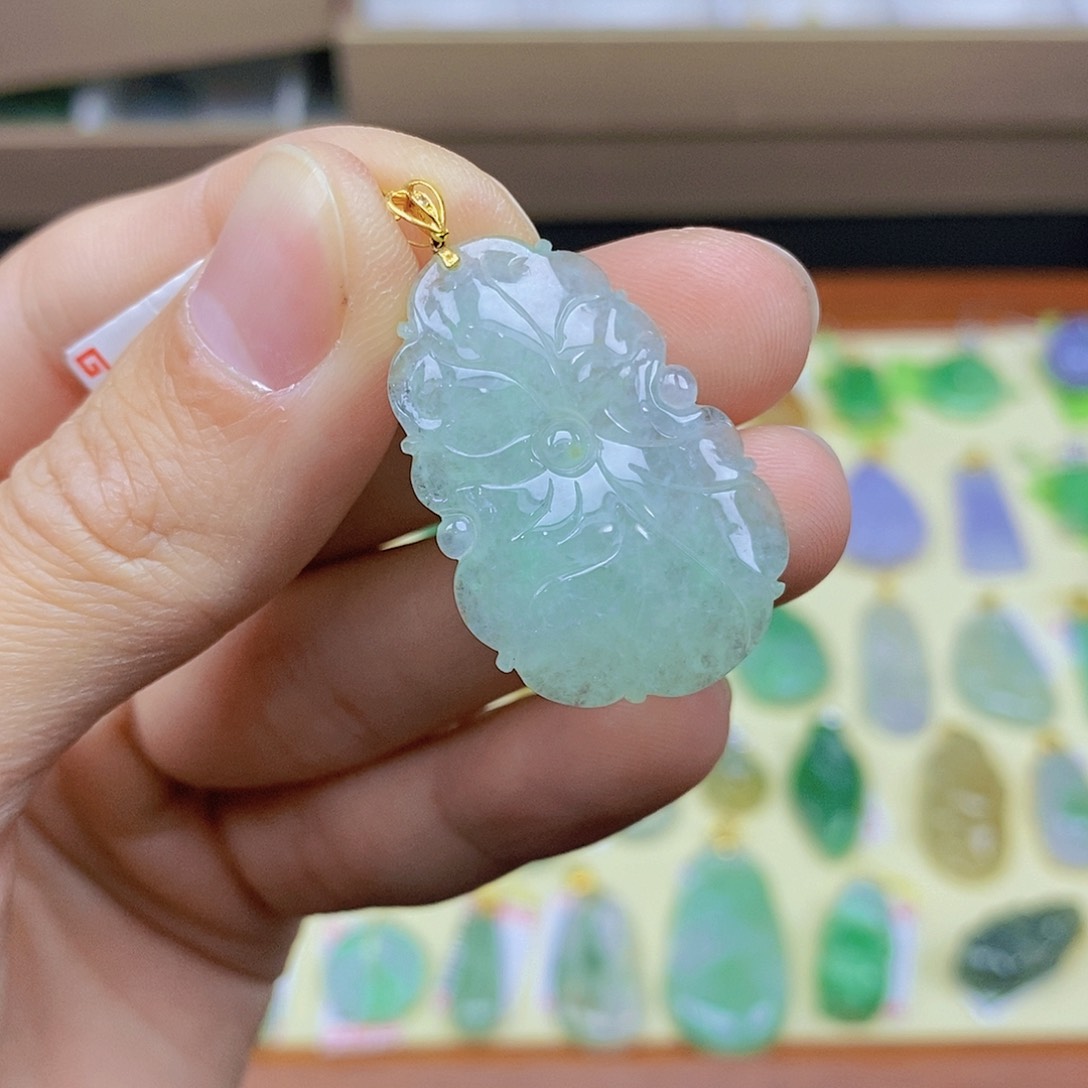 翡翠颈饰18K金镶嵌翡翠