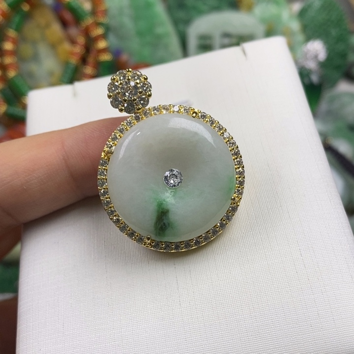 翡翠未镶嵌吊坠(赠链)