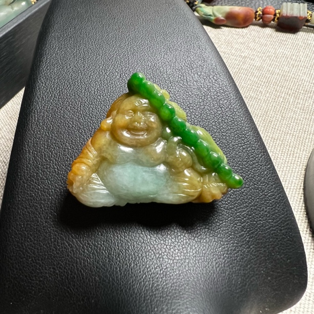 腾冲老料黄加绿翡翠佛公A货