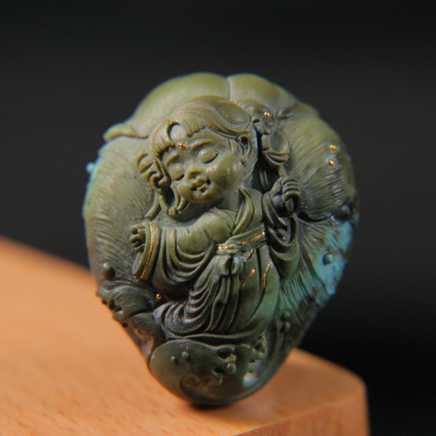 天然原矿绿松石花仙子 尺寸24.3×29×15mm，重13.29g，申楠精工