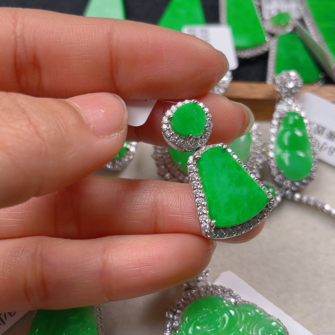 翡翠颈饰银S925镶嵌翡翠