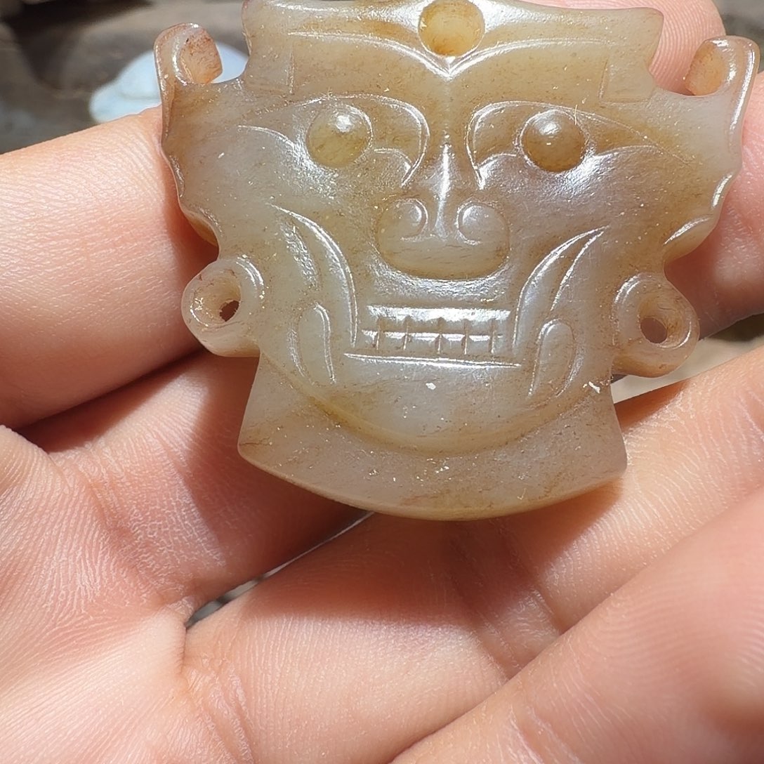 乐***央和田玉（糖玉）未镶嵌颈饰