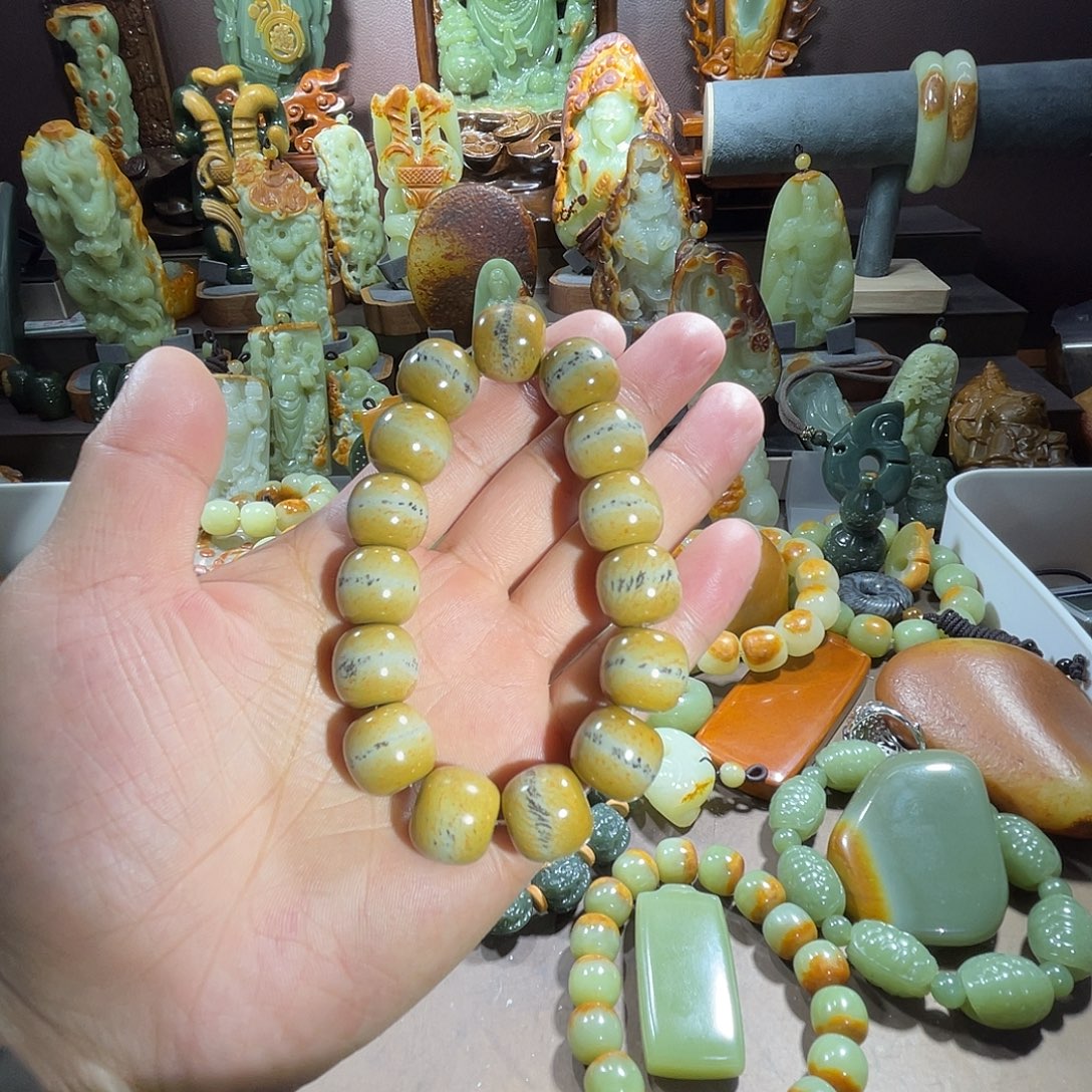 透闪石质玉未镶嵌珠宝奇石