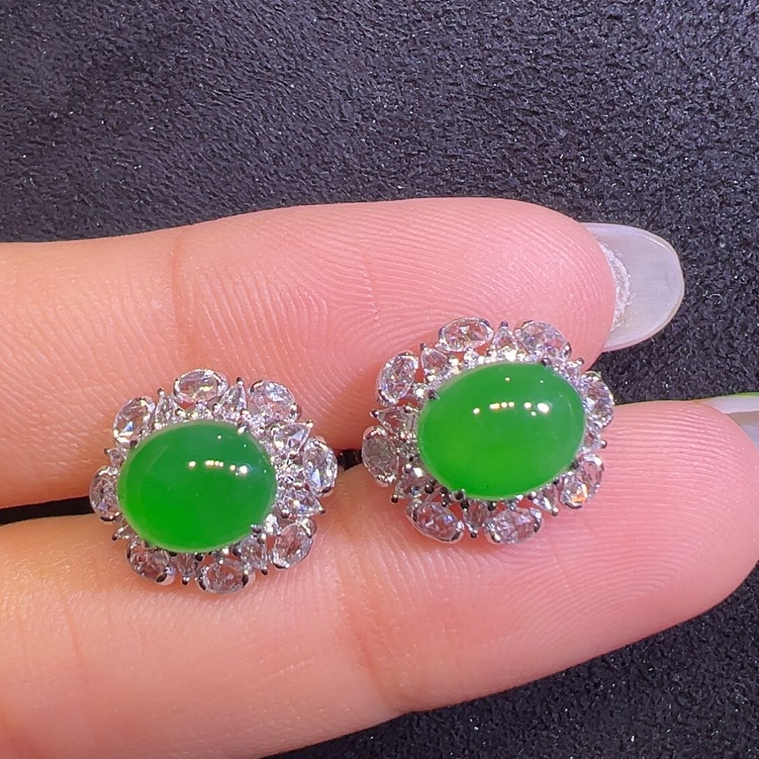 翡翠18K金镶嵌耳饰蛋面