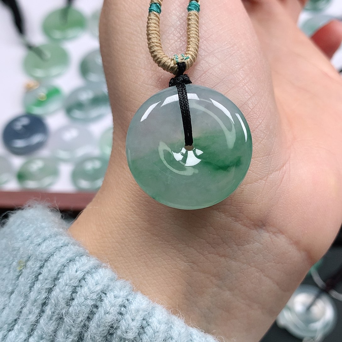 翡翠颈饰未镶嵌平安