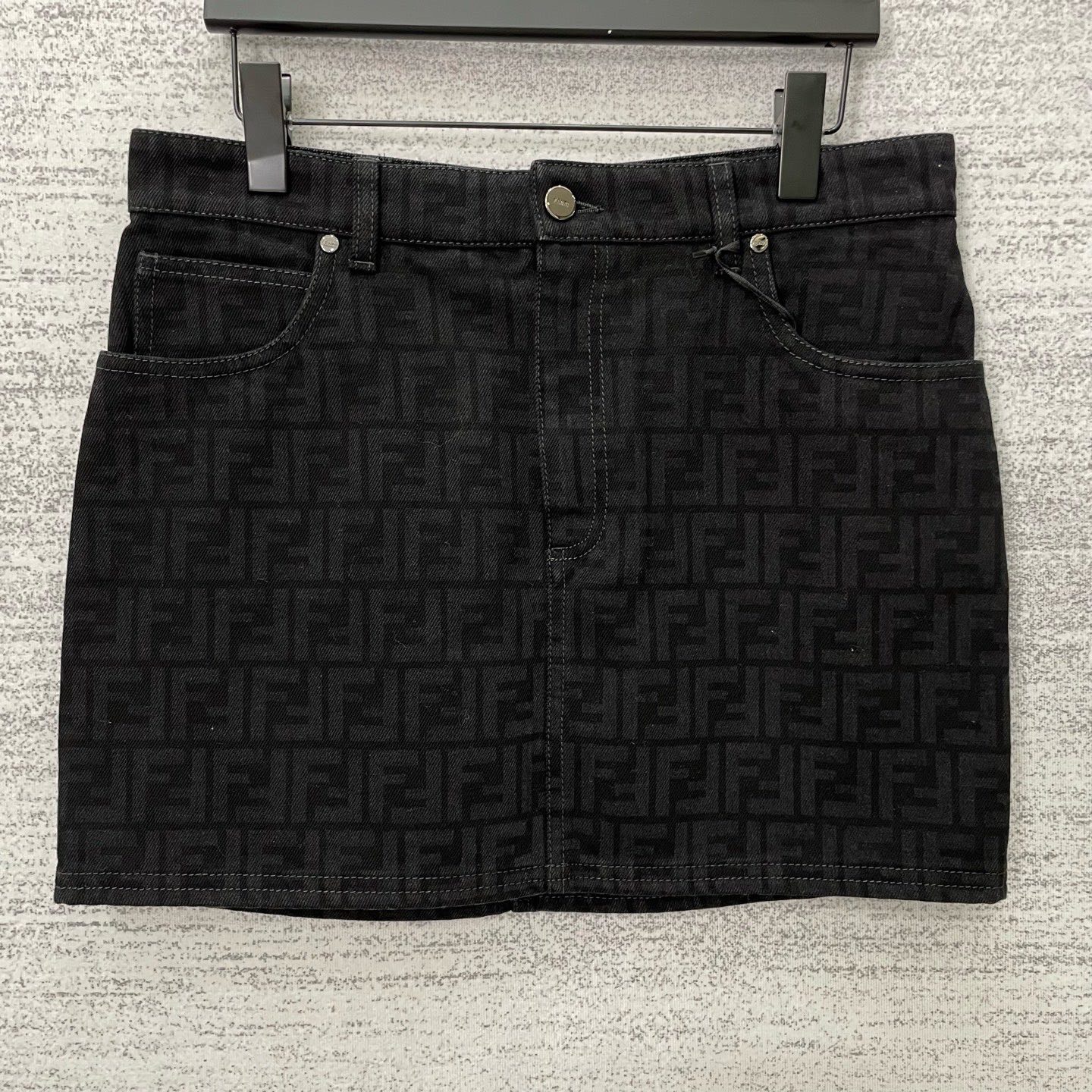 未使用 FENDI/芬迪 A100791/双F满印黑色牛仔裙/42码