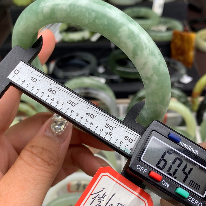 蛇纹石玉未镶嵌手镯950 