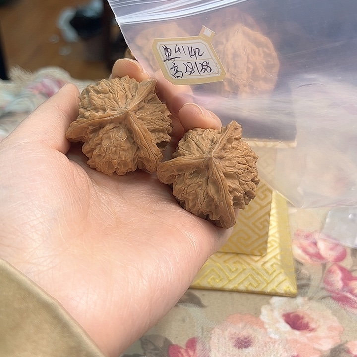 文玩核桃把件盘山三棱