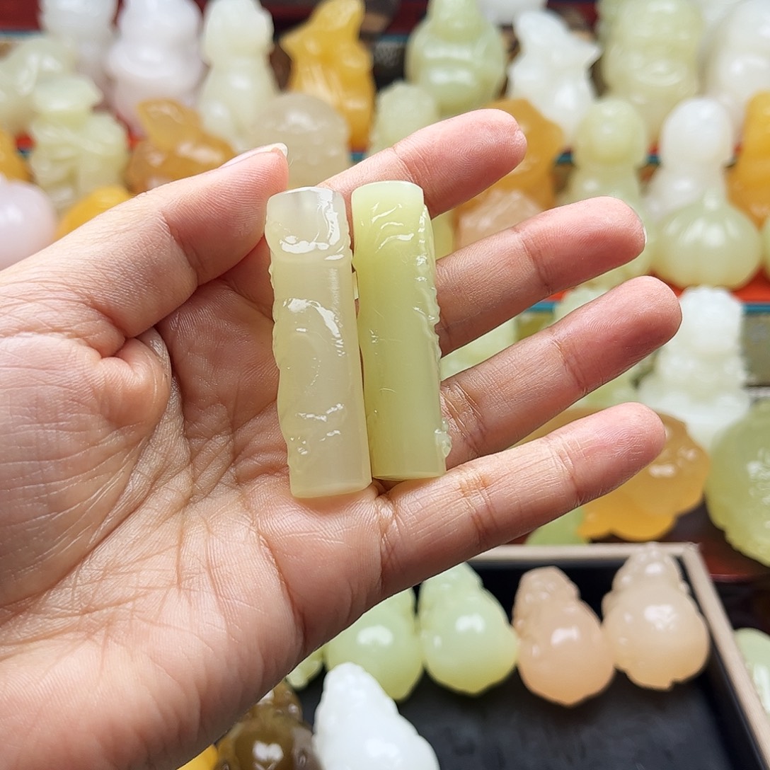 这***点石材盘龙纹手把件