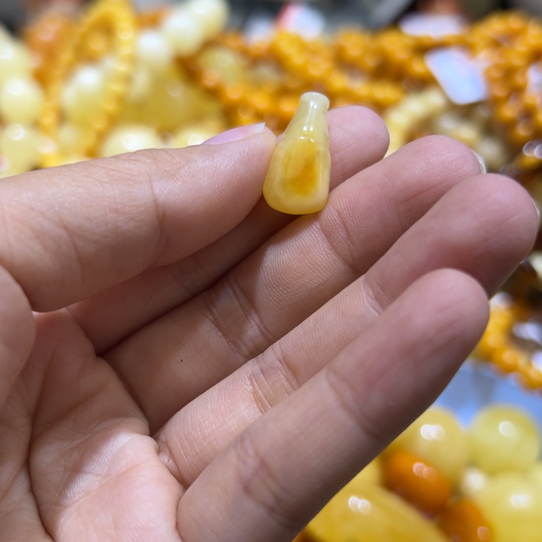 琥珀珠宝奇石未镶嵌