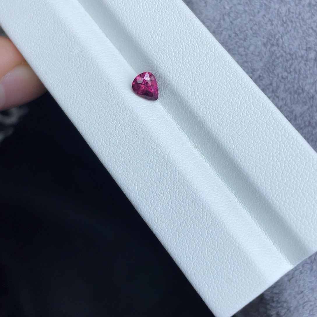 未镶嵌碧玺裸石卢比来