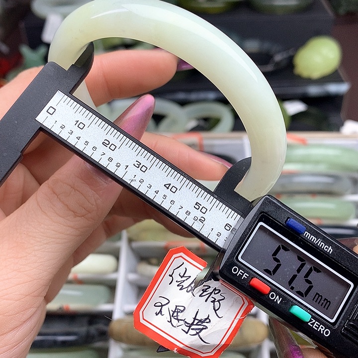 蛇纹石玉手镯未镶嵌895
