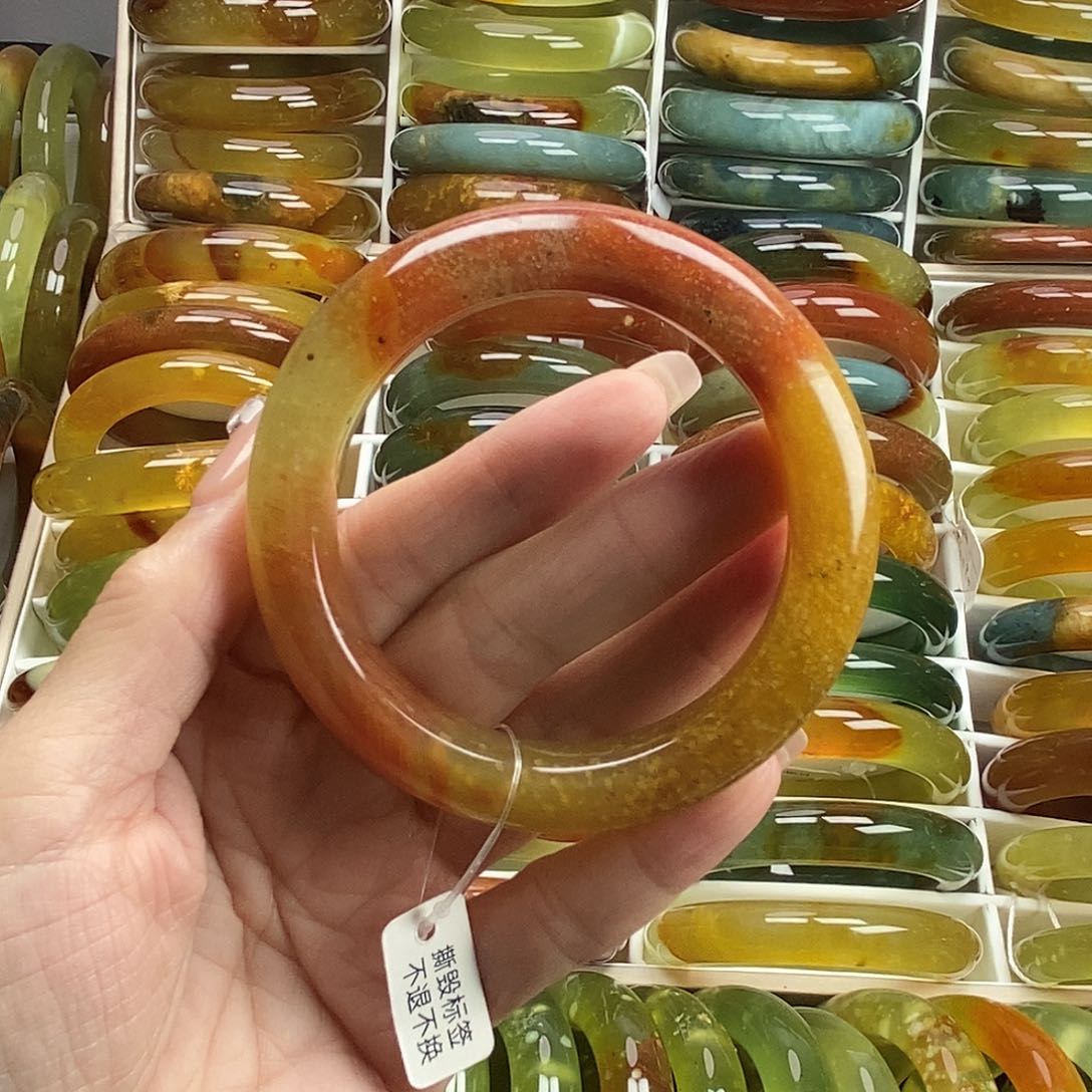 未镶嵌蛇纹石玉手镯嘿*。