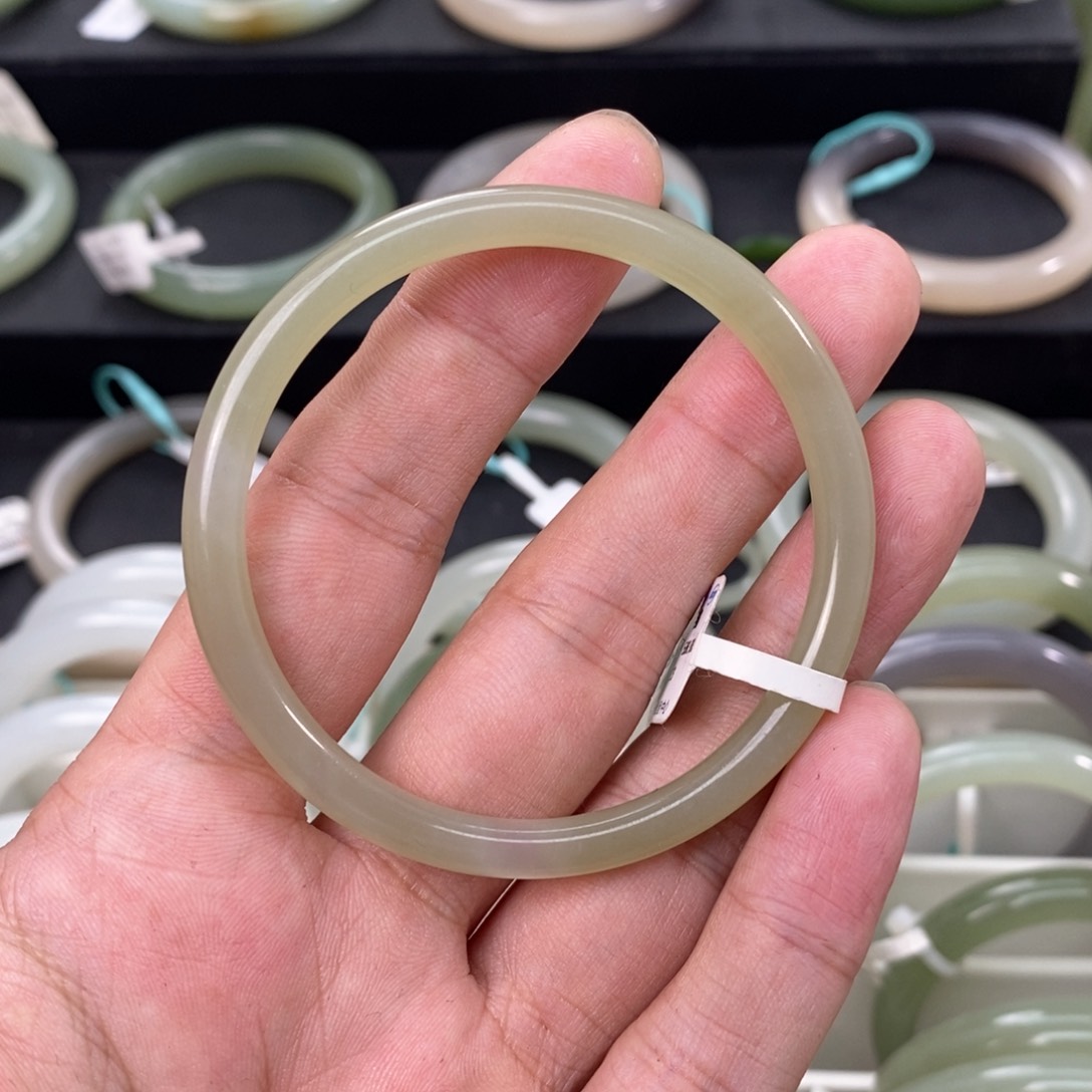 和田玉手镯未镶嵌5354