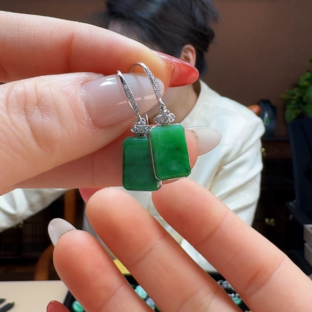 翡翠耳饰18K金镶嵌耳饰