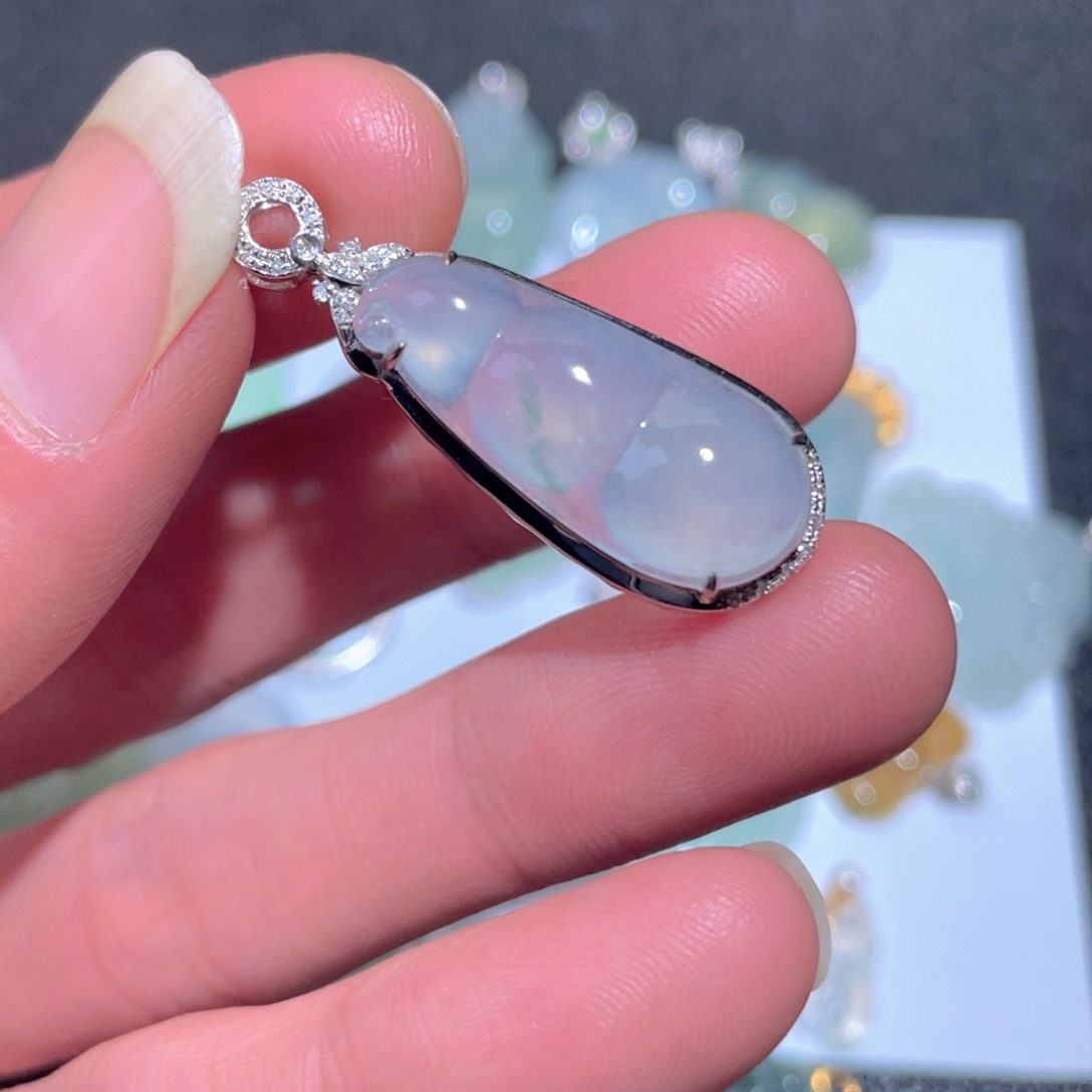 翡翠颈饰18K金镶嵌翡翠